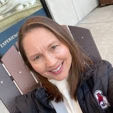 Lori Chapin's Instagram, Twitter & Facebook