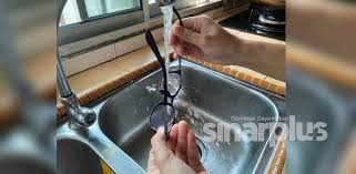 Kurangi waktu untuk menatap layar komputer. Cara Penjagaan Cermin Mata Sinar Plus