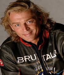 Al via le serate di Radio Stella: Sandy Marton in concerto al Central Club  Firenze