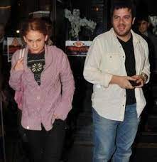 Uzun zamandır birliktelik yaşayan farah zeynep ile eser yenenler ayrılığı twiterdan duyurdu.yenenler haberi takipçilerine farah zeynep ile ilişkimizi. Farah Zeynep Abdullah Beni Eser Le Cekin