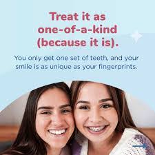 Scarlett Crow's Instagram, Twitter & Facebook