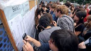 Les résultats des épreuves anticipées du bac 2017 (y compris les notes du bac de français) seront publiés sur internet du 7 au 10 juillet selon les académies: Resultat Bac 2015 La Liste Des Bacheliers Pour L Academie De Paris Mce Tv