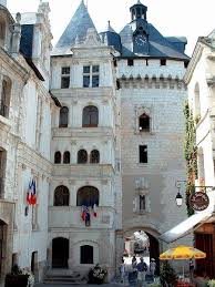 Hotel De Ville Loches Loches 1543 Structurae Hotel De Ville Indre Et Loire Le Manoir