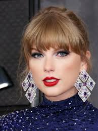 TaylorSwift makes #GRAMMY history becoming the 1st artist to win  #BestMusicVideo #AllTooWellTheShortFilm) with a sole directing credit for  their own MV! Taylor's co-producer accepted the award