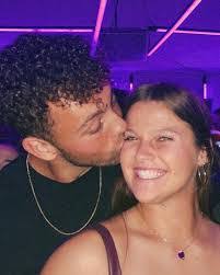 Amanda Spear's Instagram, Twitter & Facebook