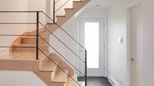Choisir d'installer un escalier ne s'improvise pas et il convient pour un escalier utilisé au quotidien, préférez un bois dur comme le hêtre, le frêne ou le chêne. Les Escaliers Methodes De Renovation Et Les Prix En 2021