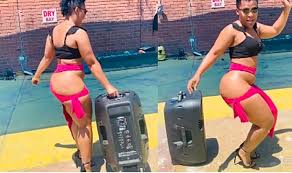 Zodwa wabantu who in the lockdown turned to a fitness bunny received mixed reactions after sharing an image in one of her gym poses, standing by her hands. Zodwa Wabantu Dancing Without Panties Video Thatcelebrity Com