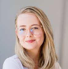 Casey Flint's Instagram, Twitter & Facebook