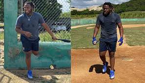 Also working with a sticker signature, the card displays the dominican republic flag. Blue Jays Slugger Vladimir Guerrero Jr Gets His Workout On Videos Offside