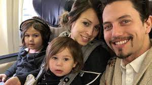 Became a father for the 1st time at age 27 when his girlfriend (now wife) sheila hafsadi gave birth to their son monroe jackson rathbone vi on july 5, 2012. Twilight Star Jackson Rathbone Ist Wieder Papa Geworden Promiflash De