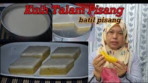 300 gram rismel 50 gram tapiokamel 1 liter santan dan 2 buah kelapa 300 gram granuleret sukker 300 ml air endapan suji dan pandan dari 20. Cara Buat Kuih Talam Pisang Wadai Batil Pisang Cute766
