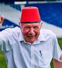 Is Paul Pincus related to Barry Manilow?