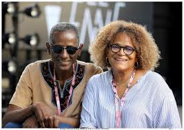 Fraîchement arrivée dans la région parisienne, jocelyne béroard entre dans cette industrie grâce à son frère musicien qui lui est déjà bien installé dans le milieu. Jocelyne Beroard Fait Actuellement Un Tour Du Monde Photo