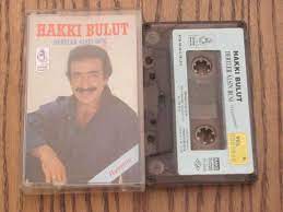 Hakki bulut son kaseti töreniz batsin 13 agustos 2008 carsamba günü tüm müzik marketlerde lütfen emege saygi duyalim korsana mp3 hayir herkesin orjinal kaset cd almasi dilegiyle. Hakki Bulut Dertler Alsin Beni Kaset K98 Efemera Kitantik 306190714284