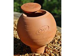 Les Oyas Sont Des Arroseurs Autonomes Ecologiques Et Naturels Un Systeme D Irrigation Simple Poterie Jardin Arroseurs Poterie
