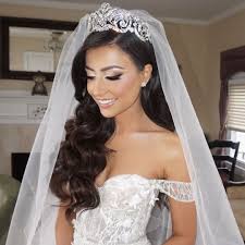 свадебные прически с диадемой и фатой на длинные волосы Love This Bridal Look Mua Lauren Damelio Hair Senadakxo Dress Berta Weddingsbyyourstruly Bridal Hair Down Bride Hairstyles With Veil Veil Hairstyles