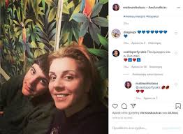 Με ιδιαίτερη χαρά σας καλωσορίζω στην ιστοσελίδα του λυκείου αγίου νικολάου. Matina Nikolaoy H Tryferh Fwtografia Me Ton Gio Ths Kai To Mhnyma Toy Syntrofoy Ths Znews