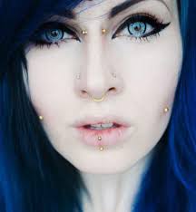 Nb han hadde også piercing i nesen. Bro Piercing I Nesen Ornamenter For Piercing