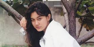 Bio data lengkap nama amelia. Mengenang Perjalanan Hidup Nike Ardilla Tewas Kecelakaan Saat Di Puncak Karier Merdeka Com