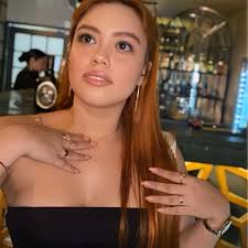 SABÍAS QUE? 😱 La actriz Kiera Allen, que interpreta al personaje de Chloe  en la película "Escape", es una usuaria de silla de ruedas en la vida real  y es la segunda