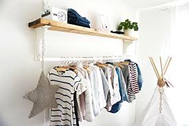 1001 Idees Pour Organiser Ses Vetements Avec Un Dressing Fait Maison Dressing Fait Maison Petit Meuble Rangement Penderie Enfant