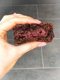 Un varf cutit de sare. Prajitura Cu Visine Si Cacao Vegan Bobul Verde