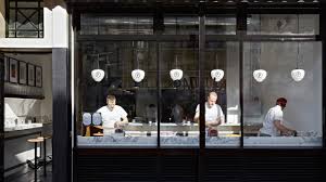 Padella in alluminio pressofuso ad alto spessore con nuovo rivestimento eldiamant profile® che garantisce una resistenza ai graffi senza precedenti. Padella Restaurant Review Conde Nast Traveler