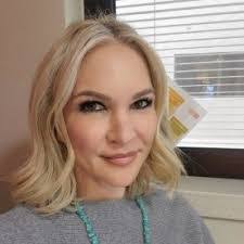 Amber Bettencourt's Instagram, Twitter & Facebook