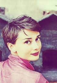Intimate audrey rivela il mondo più segreto dell'attrice. Jobinfm å¨twitter ä¸ Taglio Capelli Corti Audrey Hepburn Https T Co Tigkrlnsx0 Https T Co Agymdv3x7b Twitter