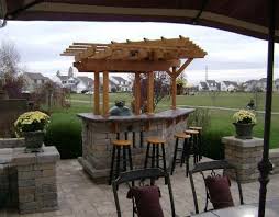 Furniture A Natural Material For Build A Patio Bar That Is Very Solid And Durable Patio Bar Furniture Bu Outdoor Patio Bar Building A Patio Patio Seating Diy