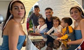 682,144 likes · 35,252 talking about this. Pictures Speak Louder Than Words Cristiano Ronaldo And Georgina Rodriguez Married In Secret Photo Video Magazin Balkan Eu