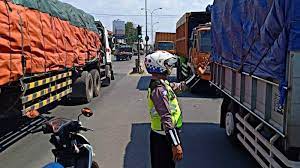 Lowongan kerja semarang montir truk di pt kartika jaya express. Motor Dan Mobil Tujuan Demak Diarahkan Jalur Alternatif Ratan Cilik Genuk Semarang Selama Rob Tribun Jateng