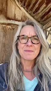 Lori Goetzinger's Instagram, Twitter & Facebook