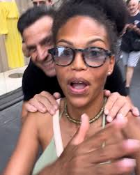 35 anni fa i tuoi genitori misero sulla terra la mia metà, la mamma dei  miei figli, la donna che mi ha completato, so bene che questo sarà il  compleanno più difficile