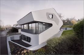 Alles zum thema moderne häuser bauen & planen finden sie auf hausxxl! Eckiges Modernes Haus Mit Grossem Kurvenreichem Treppenhaus Blog Deko365 Com