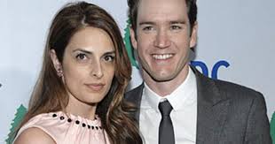 In nypd blue, and peter bash in franklin & bash. Lisa Ann Russell And Mark Paul Gosselaar Split Cbs News