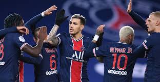 * revestimiento de paredes con paneles de madera de roble = oak panelling. Psg Montpellier Preview Paredes Wants To Keep Top Spot