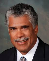 Florida team works to improve antibiotics for shark bites