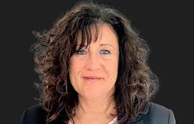 Vicki Cowell's Instagram, Twitter & Facebook