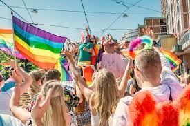 Läs också bloggaren kristin gjeldsviks blogginlägg om hur hon upplevde paraden och festligheterna den. File Oslo Pride Parade 35 Jpg Wikimedia Commons