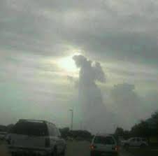 Debunked: Cloud Angel in Florida for the new Pope? | Clouds, Angel clouds,  Real image of jesus