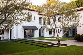 A Beverly Hills Manse By Maine Design Mediterranean Homes Mediterranean Style Homes Spanish Style Homes