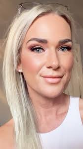 Amanda Knotts's Instagram, Twitter & Facebook