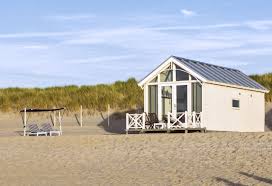 11 einzigartige unterkünfte auf dem wasser. Aufwachen Am Strand Von Den Haag In Holland Jetzt Konnen Sie Ein Strandhaus Mieten Strandhaus Mieten Ferienwohnung Holland Strand Strandhaus