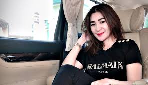 Andre taulany juga sibuk dengan acara komedi di beberapa stasiun tv swasta. Fakta Lengkap Istri Andre Taulany