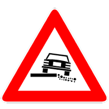 Il segnale raffigurato preannuncia un tratto di strada dissestata. Il Segnale Raffigurato Preannuncia Una Strada Dissestata Su Quiz Patente