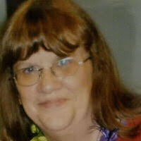 Elizabeth Vineyard's Instagram, Twitter & Facebook