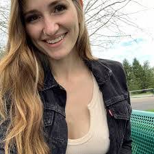 Blair Maxwell's Instagram, Twitter & Facebook