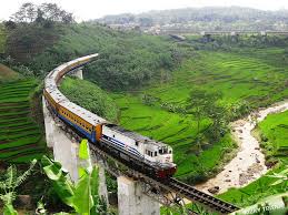 Di berbagai belahan dunia, kamu bisa. 7 Pemandangan Dari Kereta Ini Membuktikan Betapa Indahnya Alam Indonesia Yukepo Com