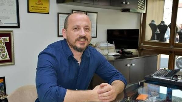 Gezgin Fatih Koparan, 10 kişinin saldırısına uğradı: Hâla dükkanımın önünde bekliyorlar, polis gelmiyor